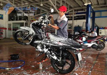 ben nang rua xe gan may