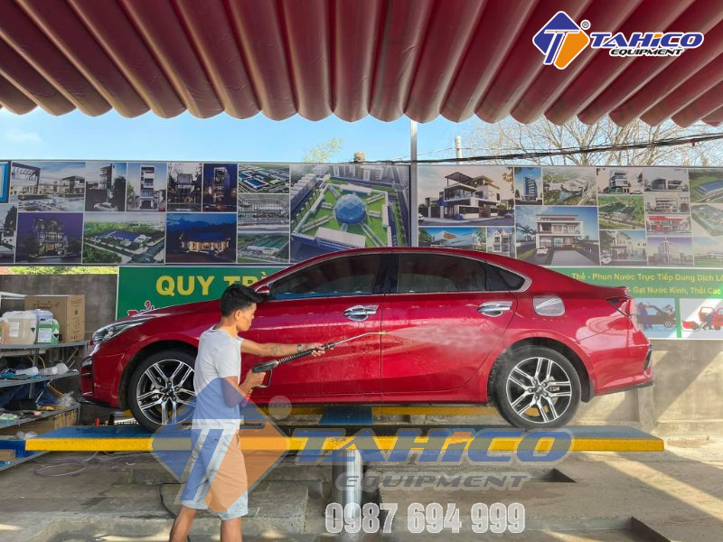 Tiệm rửa xe kết hợp các dịch vụ khác như chăm sóc xe, bảo dưỡng, làm nội thất ô tô