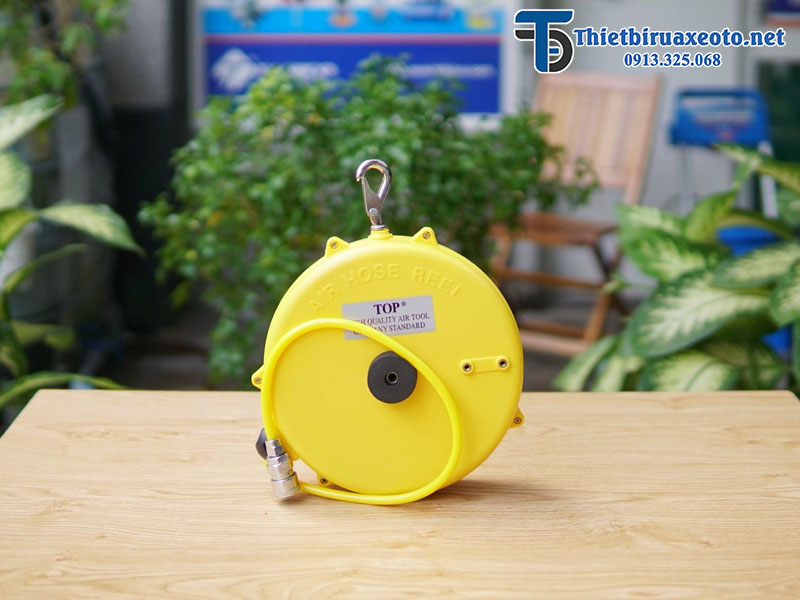 Cuộn dây hơi tự rút cho tiệm rửa xe máy 17 Cuộn dây hơi tự rút cho tiệm rửa xe máy