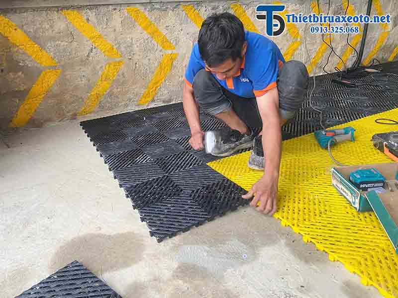 Tấm góc nối giữa các thanh dốc và tấm lót sàn 18 tam-goc-noi-giua-cac-thanh-doc-va-tam-lot-san-3