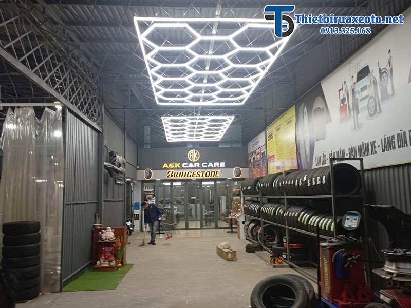 Đèn LED tổ ong cho trung tâm chăm sóc xe 18 den-led-to-ong-cho-trung-tam-cham-soc-xe-3