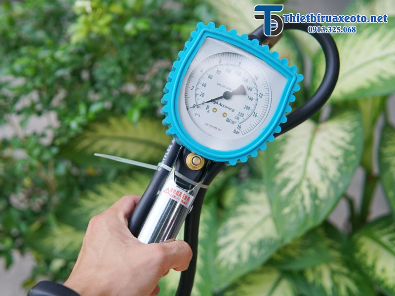 Đồng hồ bơm lốp dùng cho xe ô tô du lịch 20 dong-ho-bom-lop-dung-cho-xe-tai-2